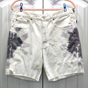 Edwin, Womens shorts In light off white. NWT-Size 32🔥🔥